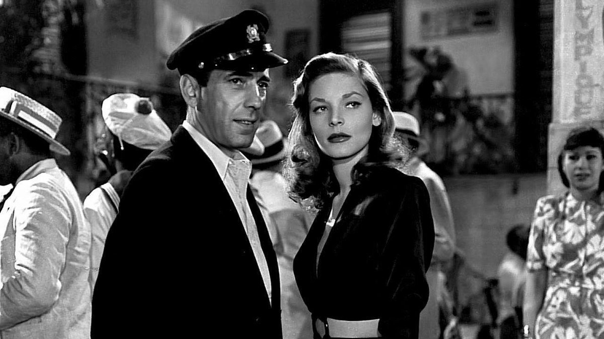 Modélicos planos cooperativos en "Tener y no tener", que destacan a Walter Brennan pero la fuerza y épica del relato reside en el dúo Bogart/Bacall. A Hawks tan solo le bastan planos medios para consolidar la historia de pasión, indisoluble en un relato de la resistencia antinazi