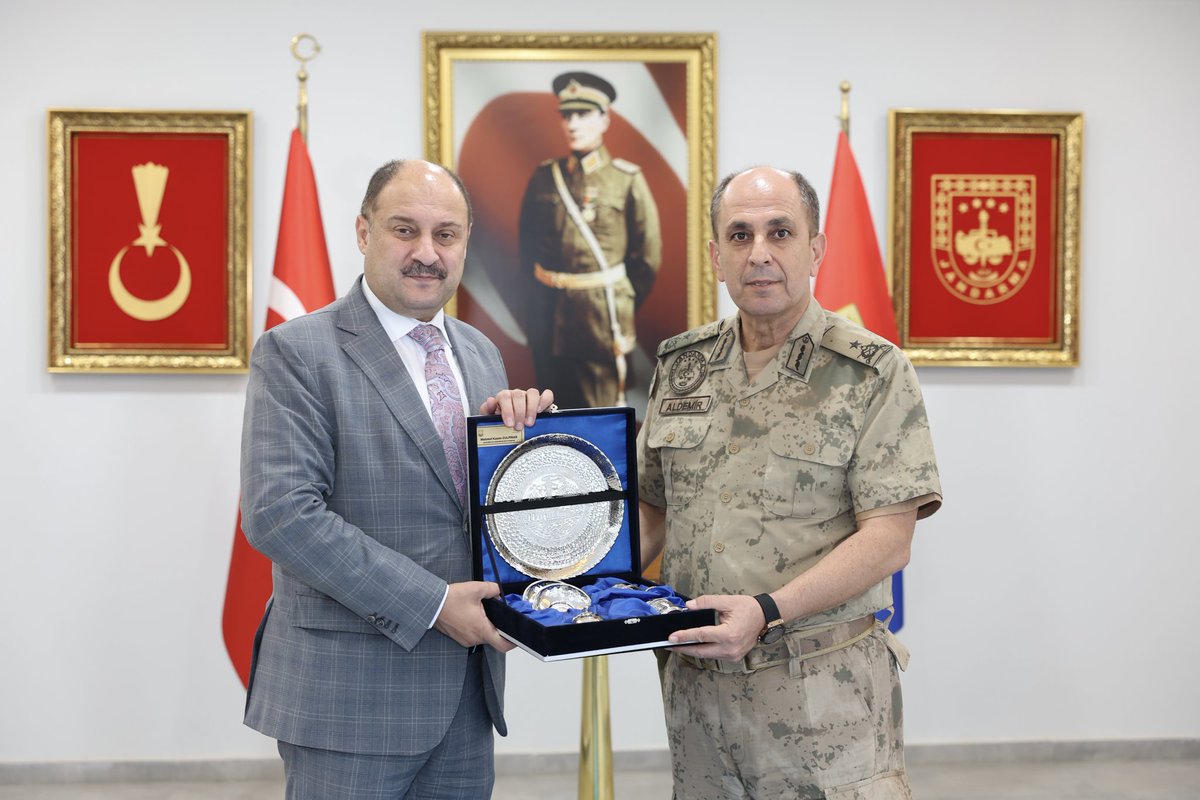 ŞANLIURFA İL JANDARMA KOMUTANLIĞI (@urfajandarma) on Twitter photo Büyükşehir Belediye Başkanı Sayın Mehmet Kasım GÜLPINAR,
İl Jandarma Komutanımız Tuğgeneral Ali Naci ALDEMİR'i ziyaret etti.
#şanlıurfajandarma
<a href="/sanliurfabld/">Şanlıurfa Büyükşehir 🇹🇷</a> Büyükşehir Belediye Başkanı Sayın Mehmet Kasım GÜLPINAR,
İl Jandarma Komutanımız Tuğgeneral Ali Naci ALDEMİR'i ziyaret etti.
#şanlıurfajandarma
<a href="/sanliurfabld/">Şanlıurfa Büyükşehir 🇹🇷</a>