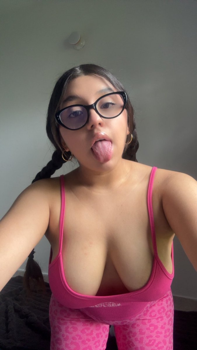 nuttysofia's tweet photo. 5 mins left ⏳ who needs FREE pics to beat off? 💦 reply fast. https://t.co/nekPUOJSdZ