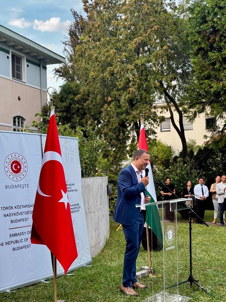 TC_BudapesteBE's tweet photo. Yönetim Akademisi Derneği’nin (Turkish Academy of Management-TAOM (@yonad_taom ) Macaristan’ın öndegelen eğitim kurumlarından Corvinus Üniversitesi’nin (@uni_corvinus ) evsahipliğinde gerçekleşen yıllık toplantısı vesilesiyle Türk ve Macar akademisyenlerle biraraya geldik. 

#2025TürkMacarBilimveİnovasyonYılı çerçevesinde akademi ve bilim dünyasıyla işbirliğimizi geliştirmeye devam ediyoruz. 🇹🇷🇭🇺

#BirlikteDahaİyiBirGelecekİçin
.
.
A Corvinus Egyetem (@uni_corvinus ), Magyarország egyik vezető oktatási intézménye által szervezett Menedzsment Akadémia Egyesület (Turkish Academy of Management-TAOM (@yonad_taom ) éves találkozóján török és magyar akadémikusokkal találkoztunk.
 
#2025-ösTörök-MagyarTudományosésInnovációsÉv keretében folytatjuk az együttműködésünk fejlesztését az akadémiai és tudományos közösséggel. 🇹🇷🇭🇺

#EgyüttEgySzebbJövőért