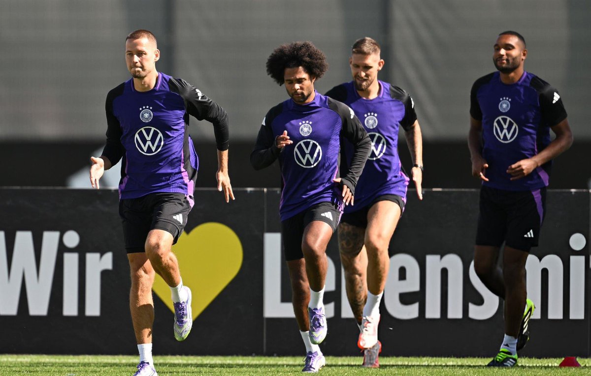 unserfussball's tweet image. 📸🇩🇪 Dernière séance d'entraînement avant le match de qualification pour la Coupe du monde contre la Slovaquie 🇸🇰 

Vos pronostics ? Quel (s) joueur(s) doit être tester ? #DFBTeam #GER