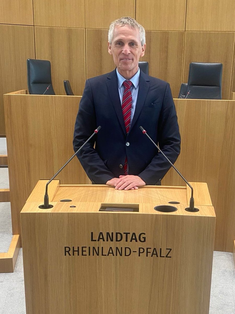 Thomas Østrup Møller (@botschafterdk) on Twitter photo Gestern beim Besuch im <a href="/Landtag_NRW/">Landtag NRW</a> zur Vorstellung der Prioritäten unserer EU-Ratspräsidentschaft! 🇪🇺🇩🇪🇩🇰 Vielen Dank an Landtagspräsident @HendrikHering & Staatssekretärin <a href="/HeikeRaab/">Heike Raab</a> für die herzliche Gastfreundschaft und einen schönen Tag in NRW <a href="/eu2025dk/">Danish Presidency of the Council of the EU 2025</a> Gestern beim Besuch im <a href="/Landtag_NRW/">Landtag NRW</a> zur Vorstellung der Prioritäten unserer EU-Ratspräsidentschaft! 🇪🇺🇩🇪🇩🇰 Vielen Dank an Landtagspräsident @HendrikHering & Staatssekretärin <a href="/HeikeRaab/">Heike Raab</a> für die herzliche Gastfreundschaft und einen schönen Tag in NRW <a href="/eu2025dk/">Danish Presidency of the Council of the EU 2025</a>