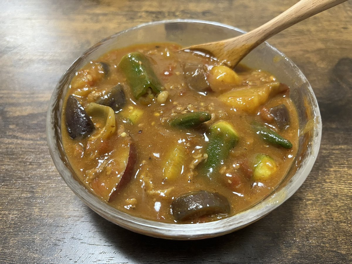 夏も終わりが近いけど夏って感じのカレー作った。
(オクラ、ナス、トマト、玉ねぎ、さつまいも)