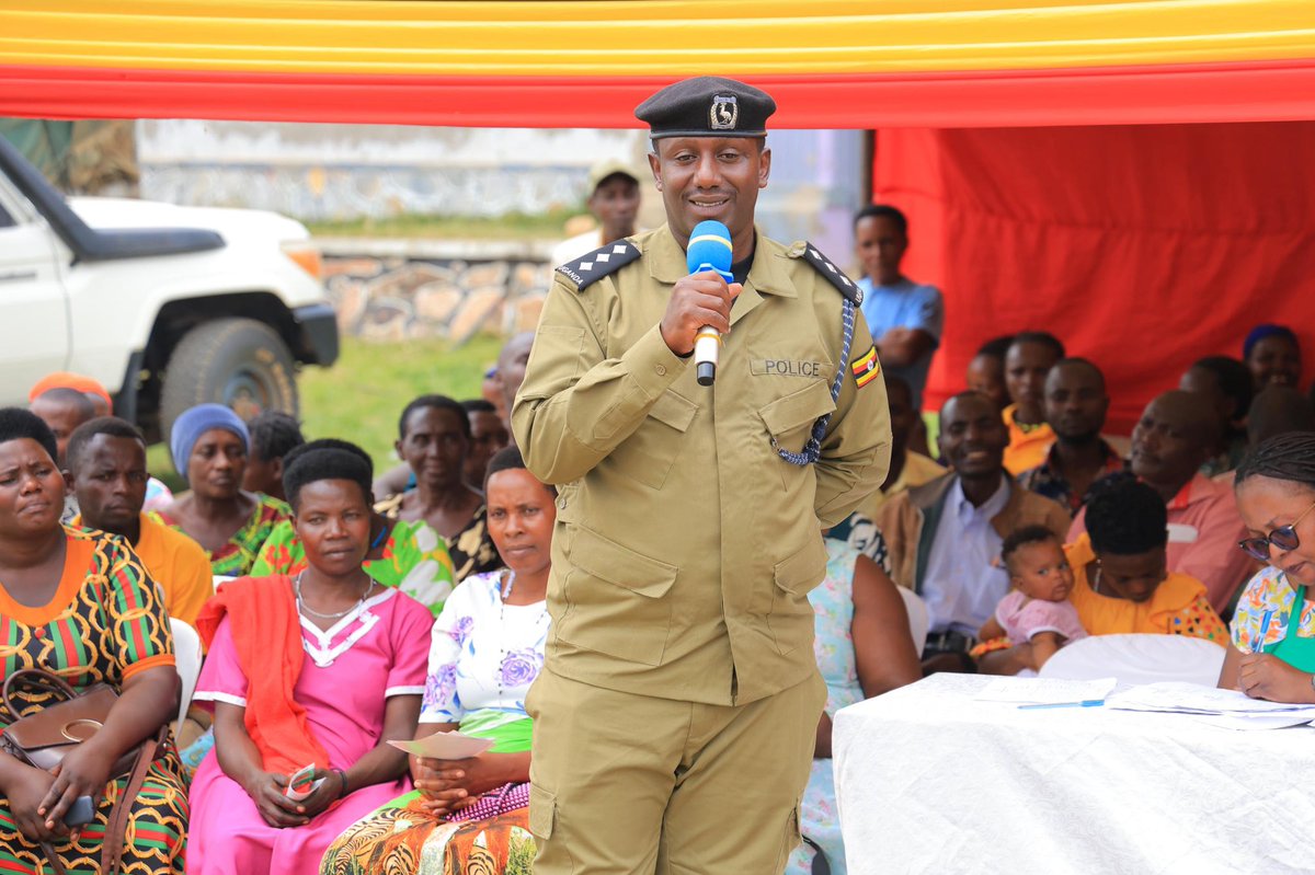 Rutabandama Marios, the District Police Commander- Kamwenge encouraged the community to adopt clean cooking technologies, urged them to shift from firewood and charcoal. #enfumba #ecooking #cleancooking