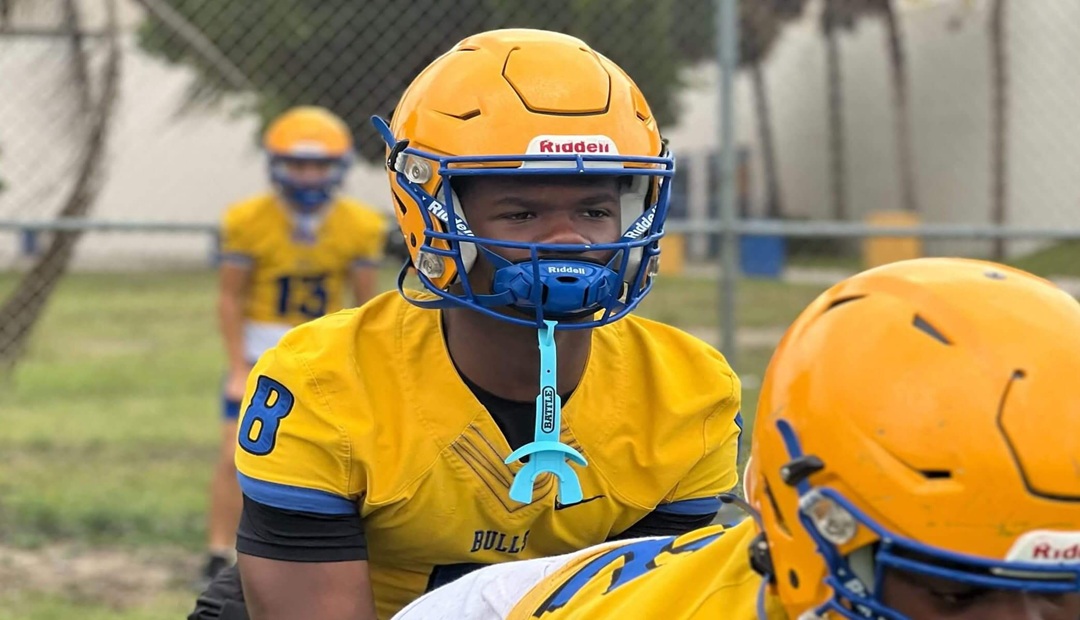 Miami-Dade/Broward Class of 2028 Prospects Being Recognized. larryblustein.com/news/miami-dad… <a href="/ChanavisC28/">Chanavis Chance Jr</a> <a href="/NoahAlce/">✞ Noah ✞</a> <a href="/RansomFootball/">Ransom Everglades Football</a> <a href="/HBFATHLETES/">Darel Strong ΩΨΦ</a> <a href="/PHSColonelsFB/">Plantation Football</a> <a href="/Ziondavis_/">Zion Davis</a> <a href="/K_PRIDEFOOTBALL/">Killian Football</a> <a href="/JEREMYDOUGLAS_1/">Jeremy Douglas</a> <a href="/Redskins32/">Matt DuBuc</a> <a href="/5manfree/">David Montiel</a> <a href="/D1Blackwell8/">David Blackwell</a> <a href="/jacobcfdez/">Jacob Fernandez</a> <a href="/Coach_Oscar13/">Oscar Castañeda</a> <a href="/ColumbusFtball/">Columbus Explorers Football</a>