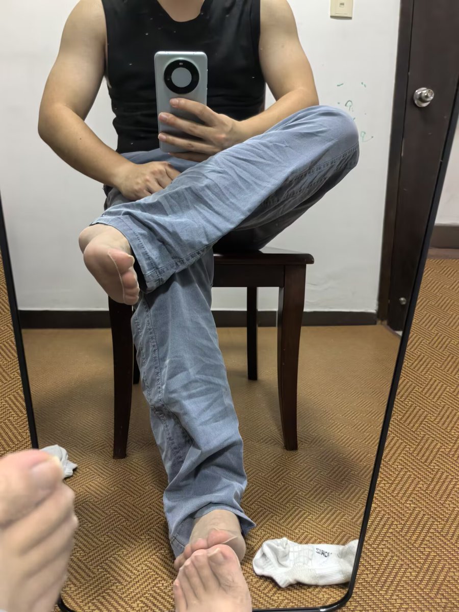 swboy1131's tweet photo. 今日穿搭，裤里丝😉
常驻广州、清远，这两个月应该会去上海、南京、合肥、淄博等地，有没有同好
#男生丝袜推荐 #男生丝袜 #肉色丝袜 #丝袜 #连裤袜 #男生丝袜搭配 #男生丝袜穿搭 #丝袜测评 #丝袜穿搭 #裤里丝 https://t.co/V4WfvzksaY