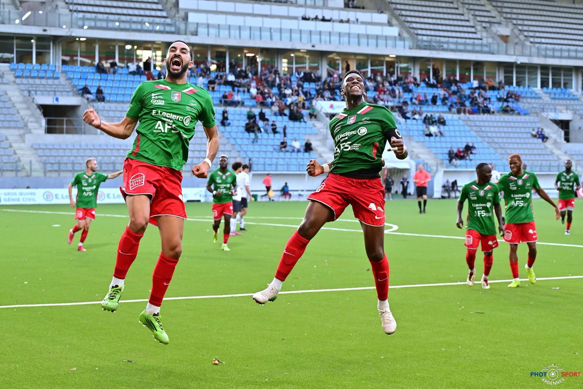 🎙️Yeni Ngbakoto, à propos de l’ambiance à Dugauguez :

« Franchement j’ai pas de mots, il faut se rendre compte: c’est de la R1, c’est incroyable, […] on vas tout faire pour ramener encore plus de monde dans ce magnifique stade »

(DVCR)