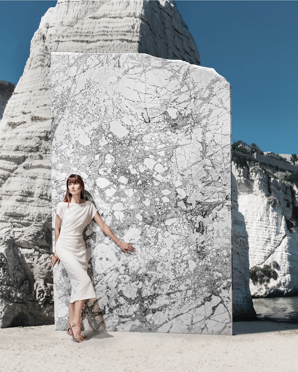 TheQuarryCast's tweet image. Crafted to a velvety smoothness by Italian hands, The Quarry curated Honed finish offers a rich,
matte surface that refines the play of light that touches the slab and enhances its depth.

Understated yet impactful, it brings quiet drama to every touchpoint.

Paired with The…