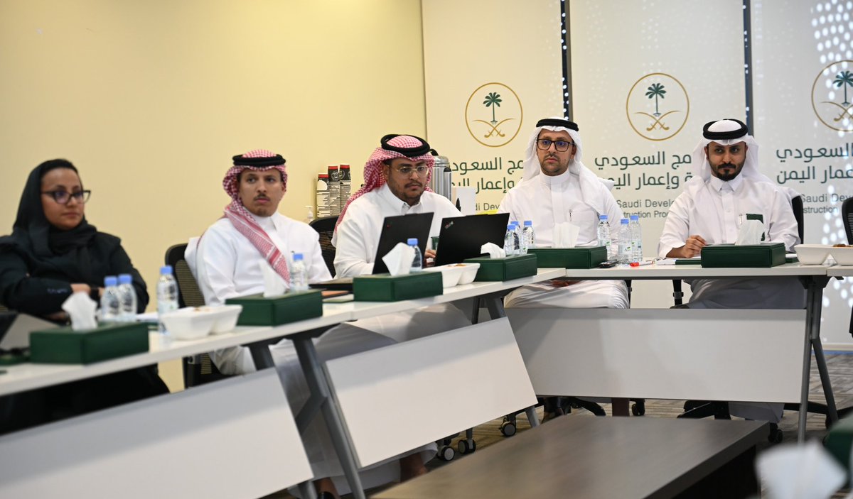 خلال الاجتماعات المنعقدة مع #البنك_الدولي، استعرض #البرنامج_السعودي_لتنمية_وإعمار_اليمن المشاريع التنموية المستقبلية في قطاعات #الصحة، #التعليم، #النقل، #الطاقة، #المياه، #الزراعة والثروة السمكية، البرامج التنموية، وتنمية ودعم قدرات الحكومة، والتي ستسهم في تحسين الخدمات الأساسية