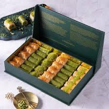 Baklava alıyorum, kutudan baklava çıkıyor
Üç gün sonra bi da alıyorum yine baklava çıkıyor 
Ben mi şanssızım, işi mi bilmiyorum anlamadım :))