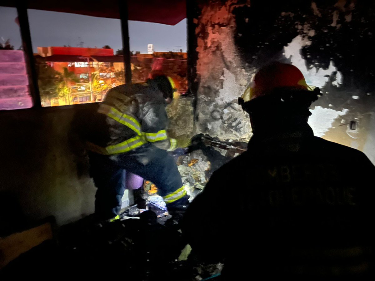 🚒 En Isla Gomera e Isla Maracas en la colonia el Sauz, se atendió incendio en un departamento en el cuarto piso, donde se quemaba basura, un colchón y ropa. El fuego fue extinguido para evitar su propagación. No se registraron personas lesionadas.