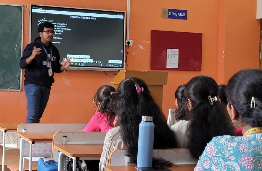 gcem_cse's tweet image. "Just wrapped up an insightful session on 'Introduction to Linux' by Jyesht and Tarun! 💻👨💻 Huge thanks to our speakers for sharing their expertise with the CSE community! 🙏 Stay tuned for more exciting events! #Linux #CSE #GCEM #TechTalks #Techeon"