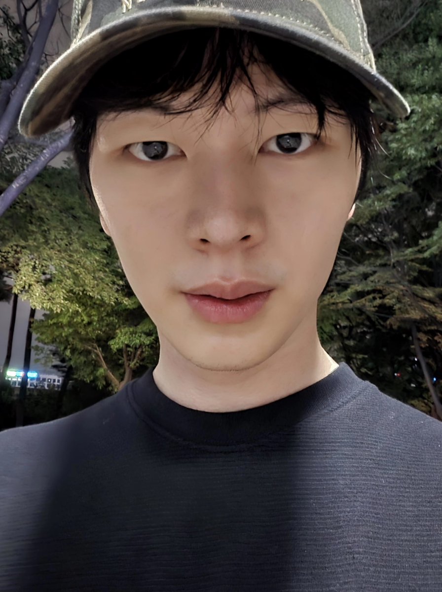 우와.... 운동 끝내고 온 사람이 이렇게 잘 생길 수도 있는 거구나....😳😳