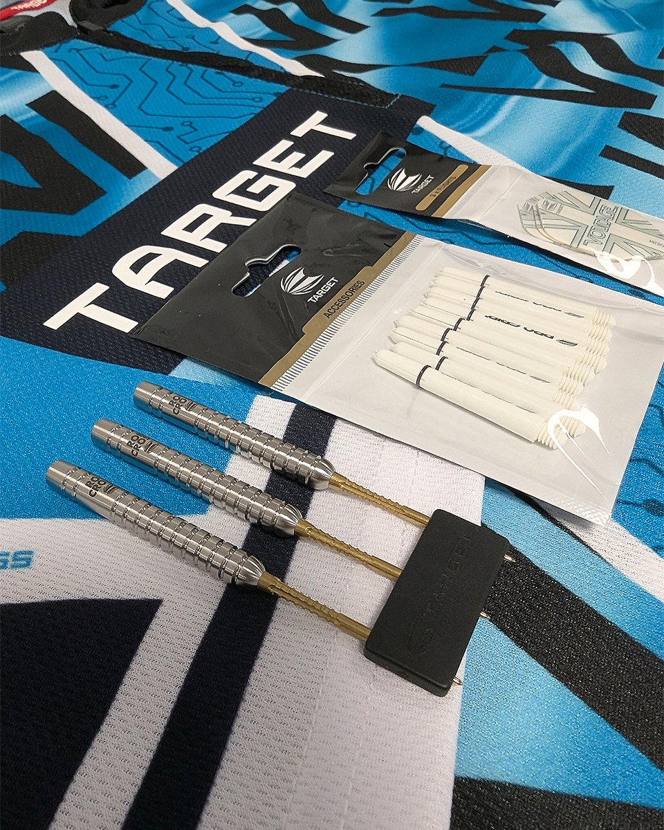 The Rob Cross loadout ⚡

Unchanged for years, but if it works, it works.

⚡ 21.5g Personal G1 Darts
⚡ Int white Pro Grip 
⚡ No.6 Voltage G1 flights
⚡ Custom Storm Surge points

#TeamTarget