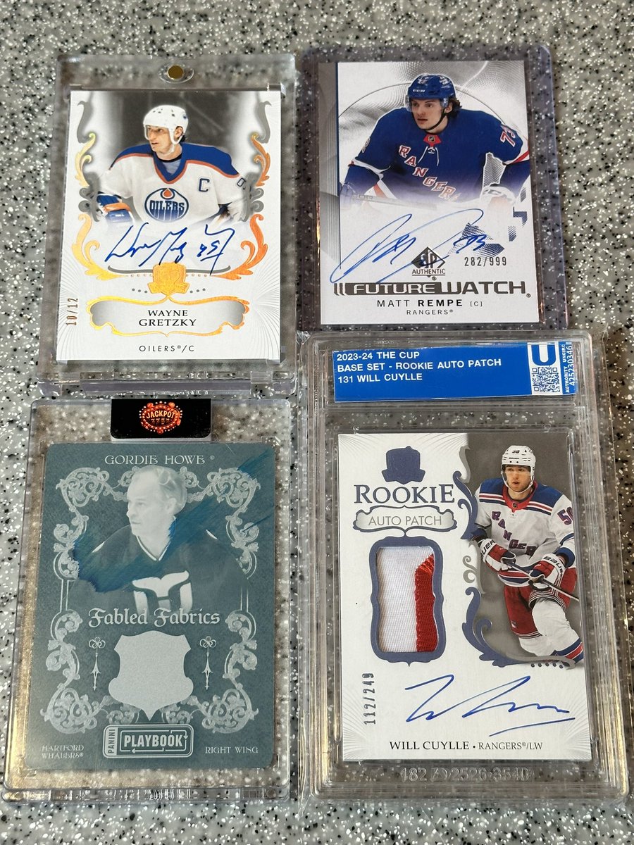 danvincent78's tweet image. Mail catchup and next stack sale….

A little mail catchup from around the holiday weekend.  

Thank you to @ctflyersfan79 for the easy deal on the Barkovs, @Cruisedad8 for the gorgeous Gretzky Cup auto and the rangers/Howe card, and goatheadcards on IG for the sweet Sabres…