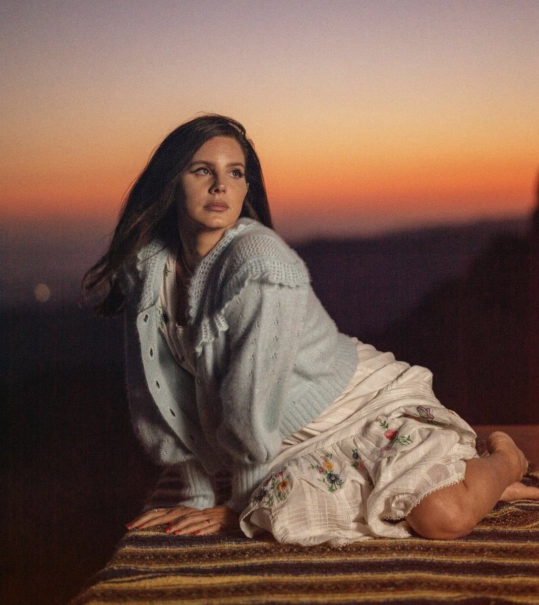 Yesterday, and for the very first time ever, "Cinnamon Girl" was Lana Del Rey's most daily streamed song on Spotify.