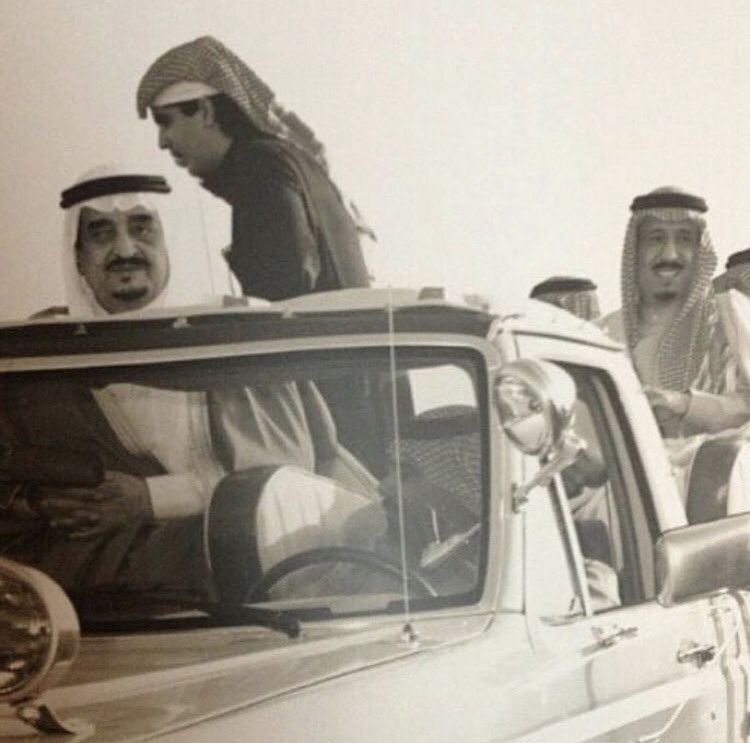 الملك فهد رحمه الله والملك سلمان والأمير عبدالعزيز بن فهد حفظهم الله في المقناص ❤️🙏🏻
#الملك_فهد #الملك_سلمان #عبدالعزيز_بن_فهد