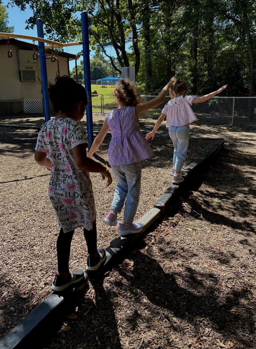 Gymnasts at work 🤸🏻‍♀️