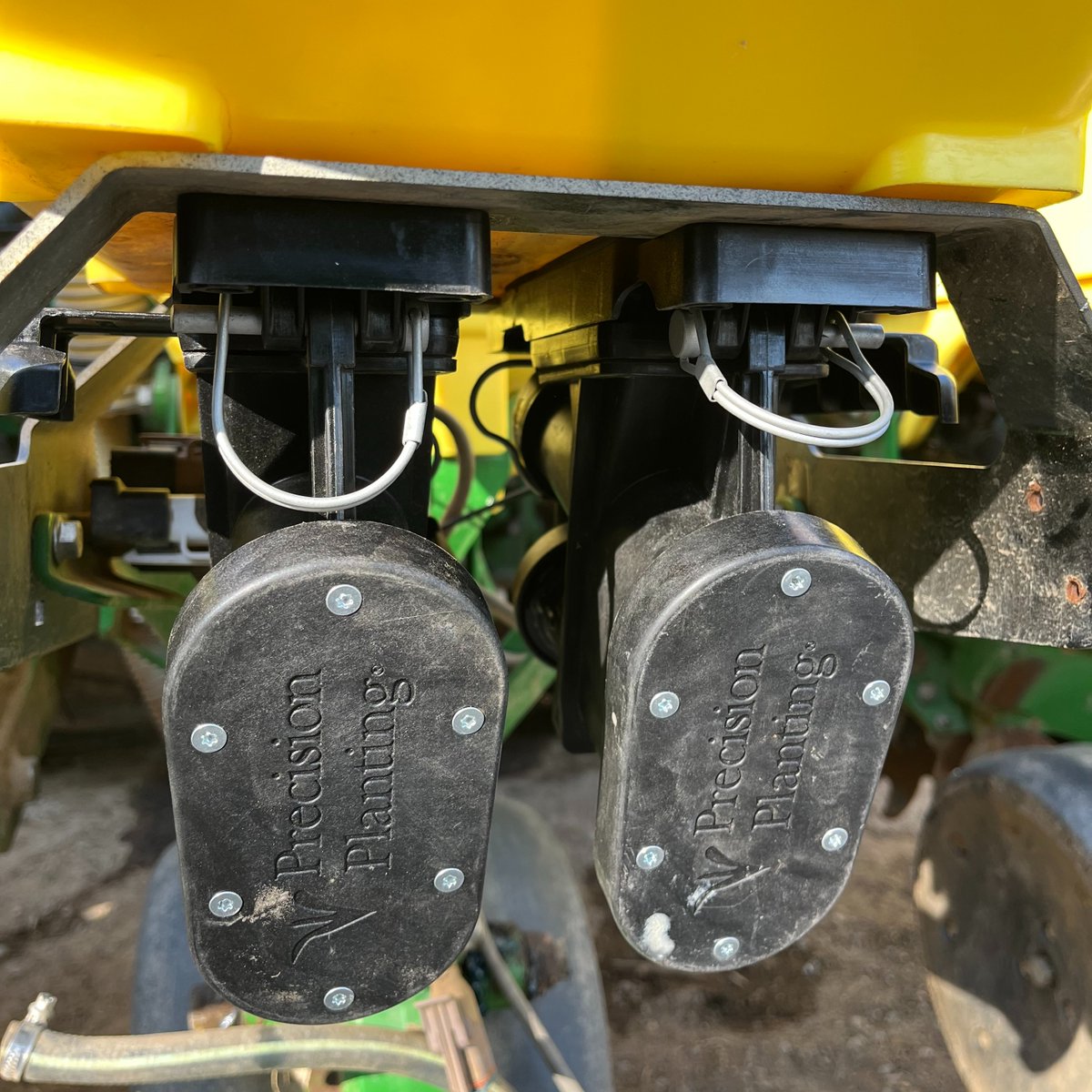 Last week, we introduced DrySet Micro. What makes it so effective?

⚡ Simple calibration

🔧 Quick service + tank emptying

🔄 Fast maintenance + changeovers

Learn more about DrySet Micro and its many uses » precisionplanting.com/products/dryse…