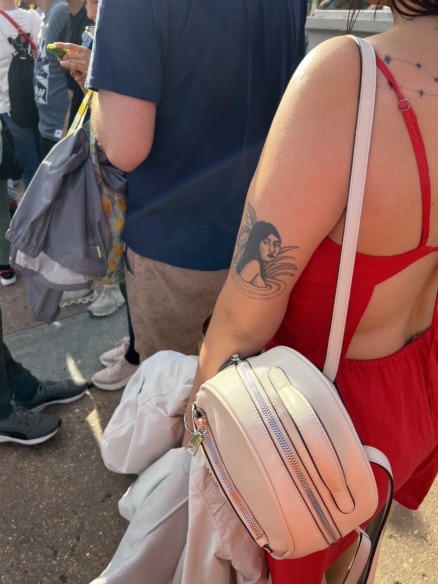 Paryż, miasto wybitnych artystów i pięknej sztuki. Niekoniecznie tatuażu. 🫣🤣