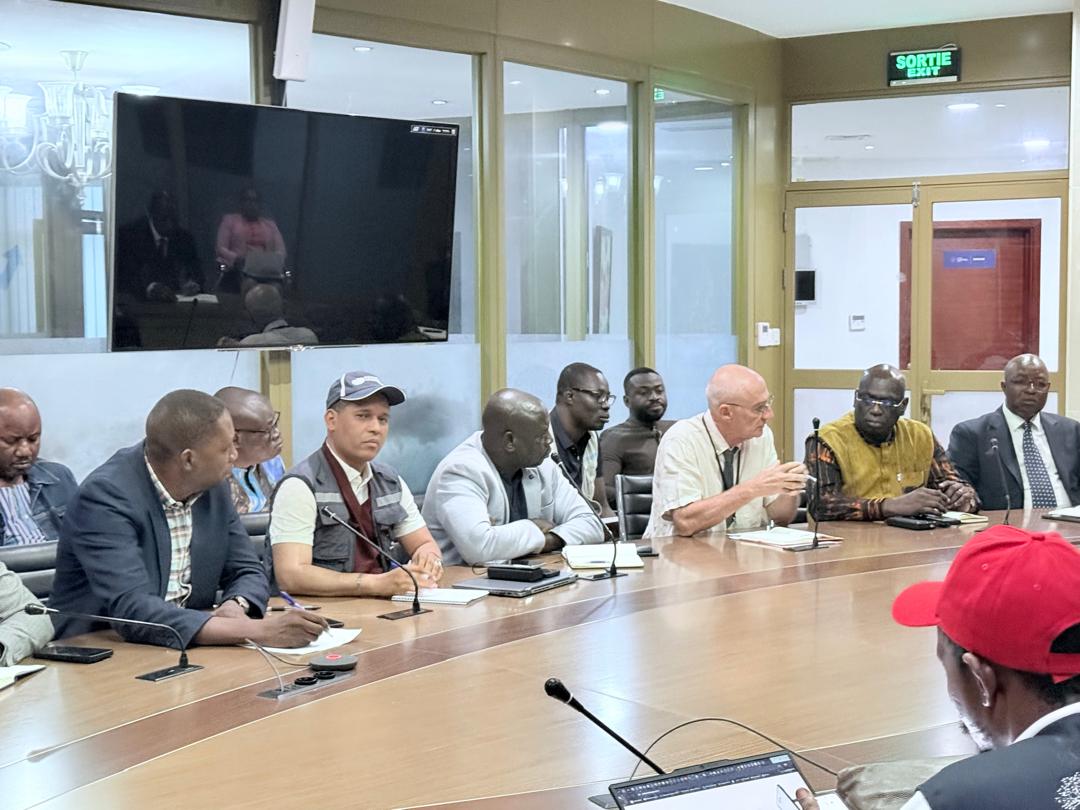 #INSP / #COUSP : Réunion extraordinaire – FHV à Bulape (Kasaï), 03.09.2025. 
Sous la présidence du Ministre de la Santé, Dr Samuel Roger Kamba, une réunion d'urgence s'est tenue au sujet d’un cas suspect de *fièvre hémorragique virale (FHV)* détecté dans la Zone de Santé de