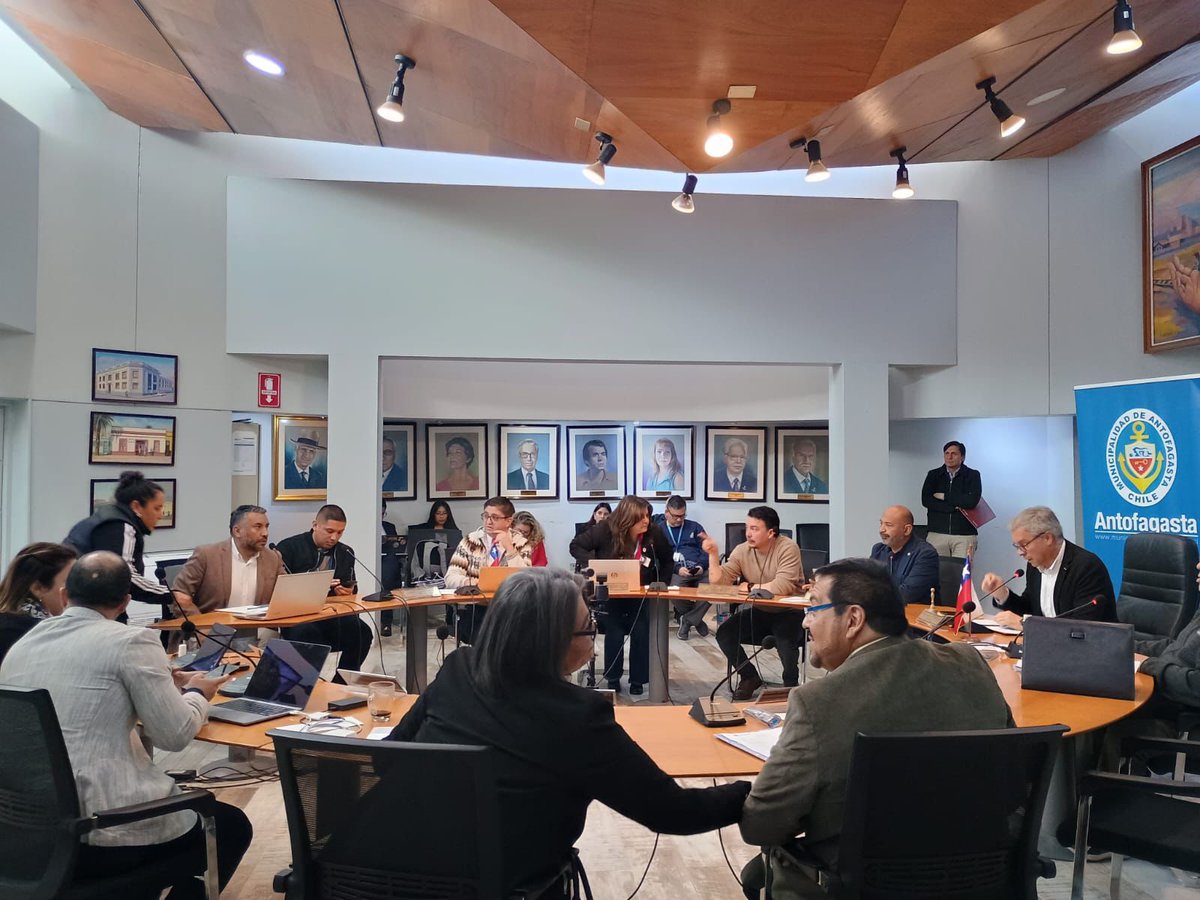 En la Municipalidad de #Antofagasta presentamos al Concejo Municipal la implementación del Plan de Drogas y su Gobernanza.
➡️ Diagnóstico local y nacional
➡️ Estrategia Nacional de Drogas 2024-2030
➡️ Plan de Gestión Comunal
#SENDAAntofagasta #SendaEsPrevención