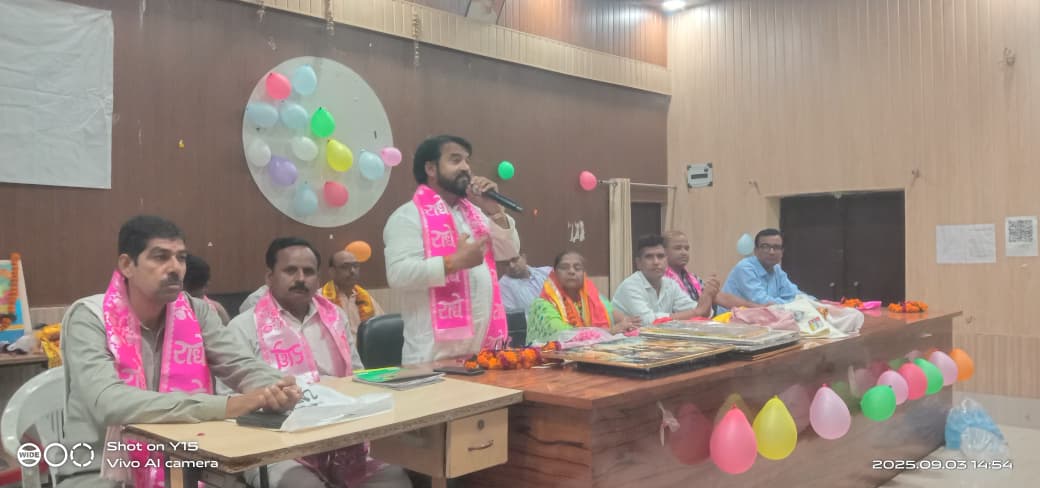 KmDevika's tweet photo. बलदेव ब्लाक से कार्य मुक्त श्रीमती कुसुम कुमारी शिक्षा मित्र प्राo वo हयात पुर बलदेव ब्लाक पर विदाई समारोह का कार्यक्रम किया गया जिसमे सभी शिक्षामित्र व शिक्षक शामिल हुए!
@myogiadityanजी आपकी ये किस तरह की नीति है की आज भी up का सविंदा शिक्षक भुखमरी की लाइन में खड़ा ���र रखा है? https://t.co/lBeMihAXa5