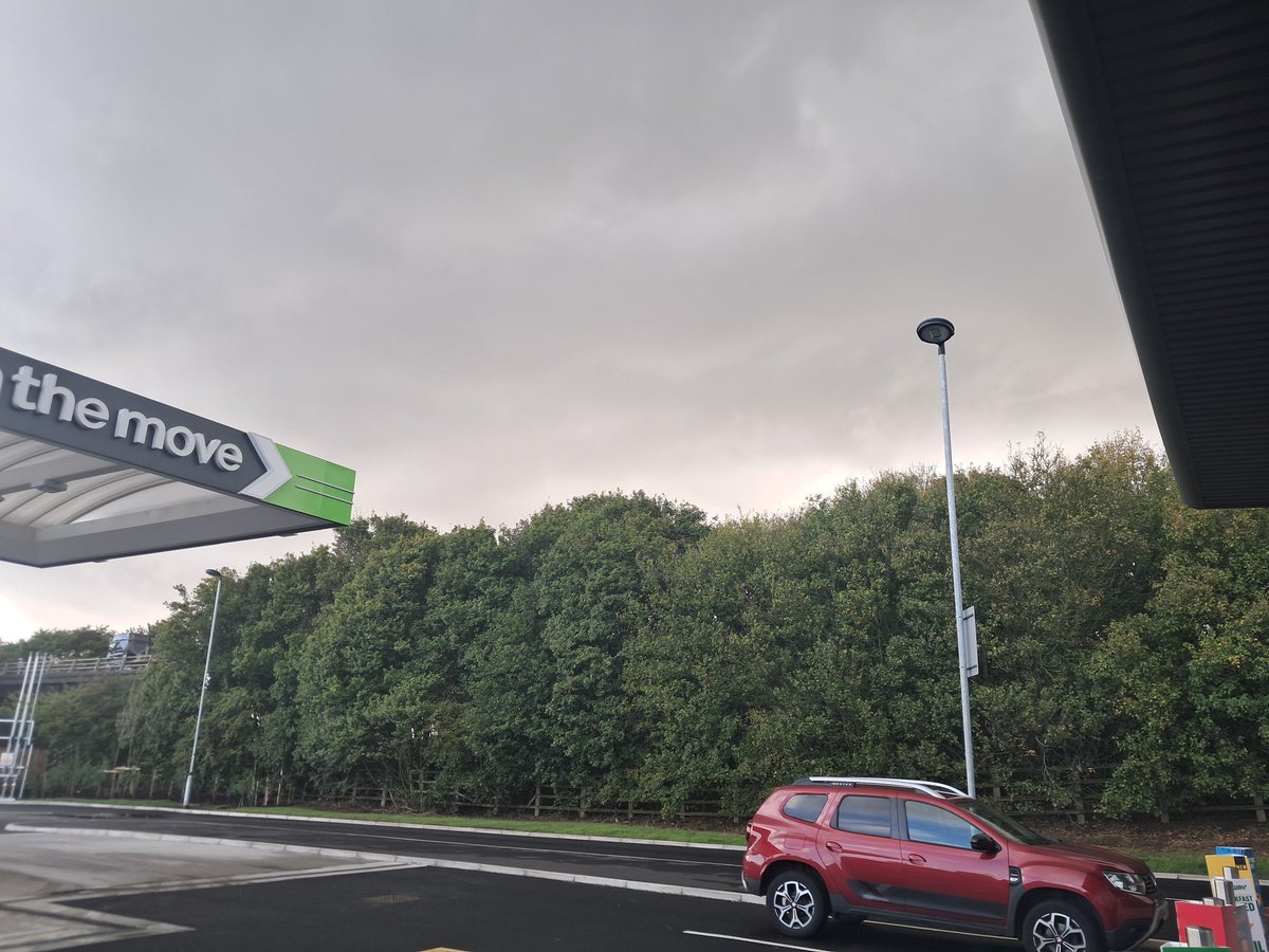 CB_cycles's tweet photo. Current status...

10km into my 68km ride to Cambridge and currently sitting tight. Just been for the loo, and a chap just said there's a massive rainstorm westbound. I can hear the thunder from here ⛈️⛈️⛈️😬
#cycling #bikepacking #TOBtour #ukcyclechat #bloodyweather! https://t.co/kdCoGkkbxC