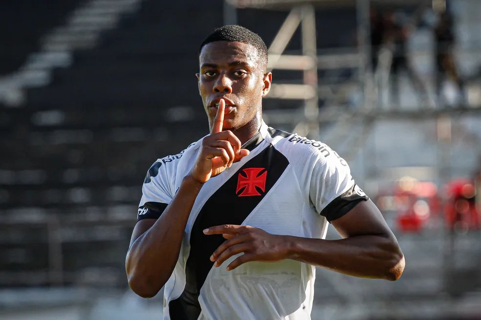 EMPRESTADO
O Vasco da Gama informa que acertou o empréstimo do volante Lucas Eduardo ao Avaí até o fim desta temporada.