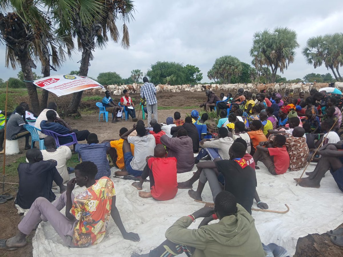 #HRSS &amp; <a href="/christian_aid/">Christian Aid</a> engaged 100 youth &amp; women in Kuam cattle camp, Leer County 🌍.
Together we tackled drivers of conflict—cattle raiding, revenge killings &amp; land disputes—and celebrated positive change: 🐄 lost cattle now returned, revenge killings reduced, peace restored. ✨