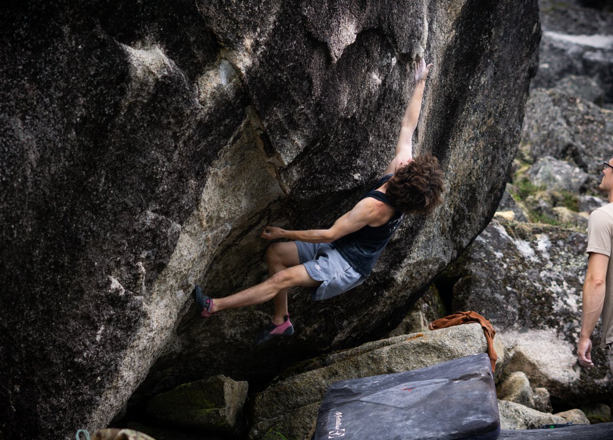 Vance Stanfield @vancesteezfield   working “Too Buff For Muff Sit” v13 in Alaska. Photo Henrik Keskula @permafrostpictures.photography #bouldering