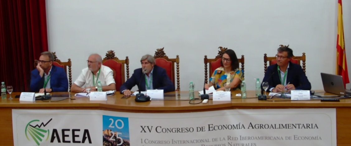 CEIGRAM-UPM (@ceigram) on Twitter photo Sesión Plenaria del #XVCongresoAEEA: Mesa redonda. «Quo vadis agricultura? Diálogo estratégico sobre su futuro»
Homenaje a José M.ª Sumpsi (<a href="/etsiaab/">ETSIAAB / #AlimentaElFuturo</a>,<a href="/CEIGRAM/">CEIGRAM-UPM</a>).
meet.google.com/amz-cvni-wxj Sesión Plenaria del #XVCongresoAEEA: Mesa redonda. «Quo vadis agricultura? Diálogo estratégico sobre su futuro»
Homenaje a José M.ª Sumpsi (<a href="/etsiaab/">ETSIAAB / #AlimentaElFuturo</a>,<a href="/CEIGRAM/">CEIGRAM-UPM</a>).
meet.google.com/amz-cvni-wxj