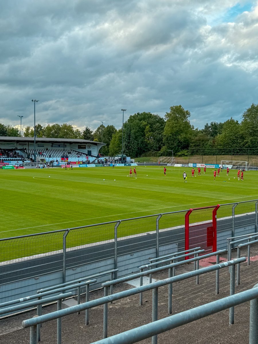 Grüße ausm Pott ⚫️⚪️  - 🔴⚪️ #effzeh #SchwarzWeißEssen #Testspiel