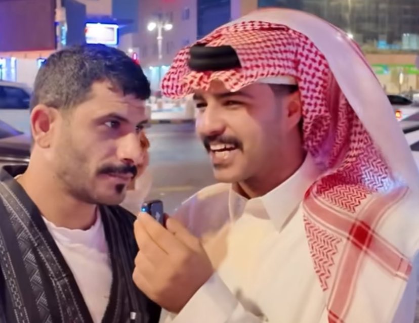 أفنيت عمري في طريق الملذات 
قضّيت ثلث العمر مشوار تكسي

افنيتها من دون حلم وطموحات
لين التفت وغابت انوار شمسي

هيهات يرجع سالف العمر هيهات 
صار الندم ساكن ويصبح ويمسي

اسمع جوابي يا مذيع القناوات 
آسف بـ اقدمها اعتذارً لـ نفسي

بدر ال محيي 
<a href="/i_66d/">زايد بن سابر</a>