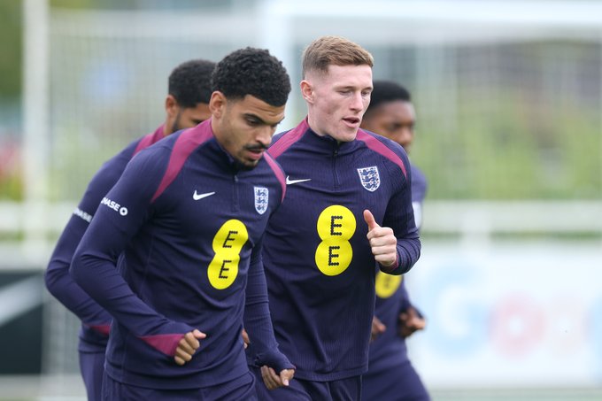 Morgan Gibbs-White and Elliot Anderson during training