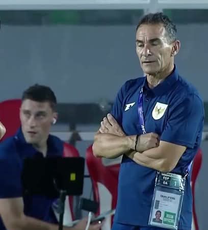 6 match mimpin timnas u23 cuma bisa bikin 2 gol!!! 1 gol bunuh diri lawan, satu gol dari sepak pojok...
WKWKWKWKW APAKAH INI ADA KENDALA BAHASA? <a href="/PSSI/">PSSI</a> <a href="/erickthohir/">Erick Thohir</a> #TimnasU23