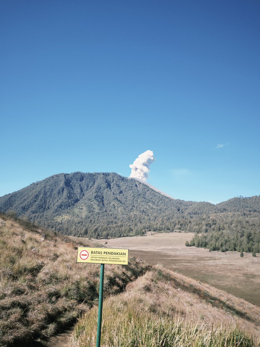 triharaan's tweet photo. mau simpan sini, 
annis pernah ke ranu kumbolo🥺 https://t.co/nYbmkLtEcg