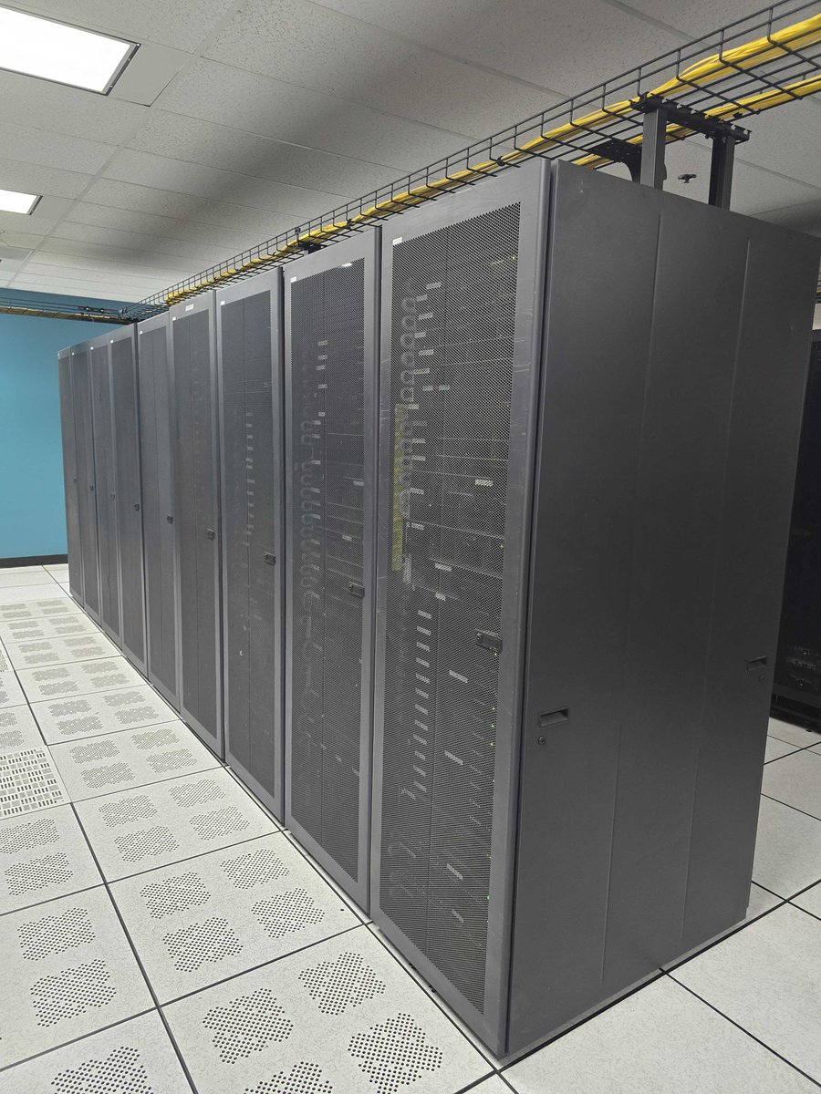 ColoCrossing's tweet image. From colocation and dedicated servers to cloud solutions, our data centers are designed with security, efficiency, and uptime in mind. ⚙️ 

Click the link to get started: zurl.co/53AnN 

#colocation #datacenter #hostingsolutions