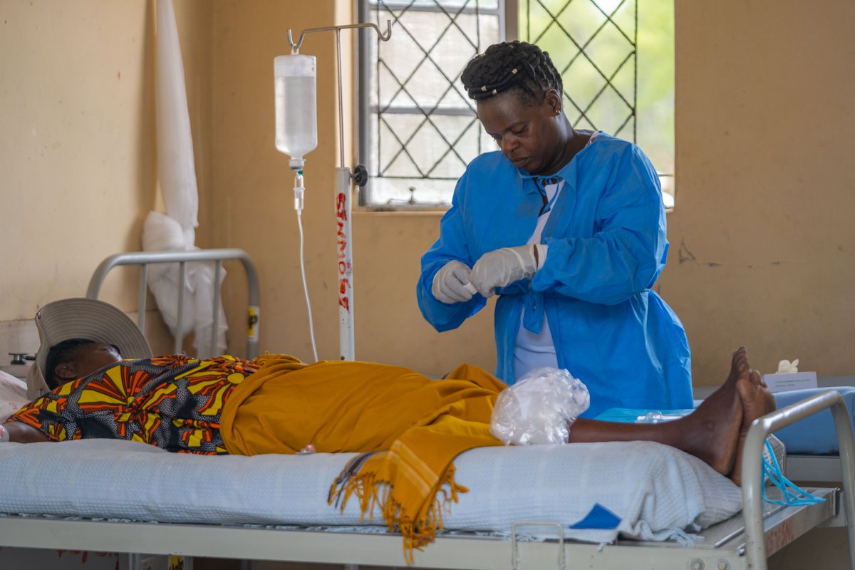EtonaEkole's tweet photo. Congratulations to the Government of Zimbabwe on achieving a 6.4% #EMTCT rate — a milestone in the journey to virtually eliminate mother-to-child transmission of HIV. Every child deserves to be born HIV-free. #ForEveryChild #EndAIDS https://t.co/V84rGny9hB