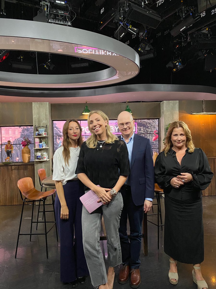 Politikbyrån på SVT Play kl 20 och i SVT 2 kl 22. Tio år efter flyktingkrisen och hur debatten förändrats.