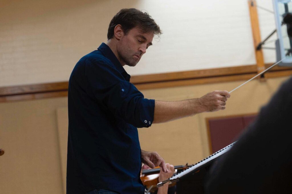 ClarityUniverse's tweet image. From neighbors to fellow musicians, hometown orchestra strikes the right notes

(CLAIR | Simi Valley, CA) Culture is alive here. The Simi Valley Symphony Orchestra is now more than a dream — it’s a living, breathing part of the city’s heartbeat.

The orchestra makes its official…