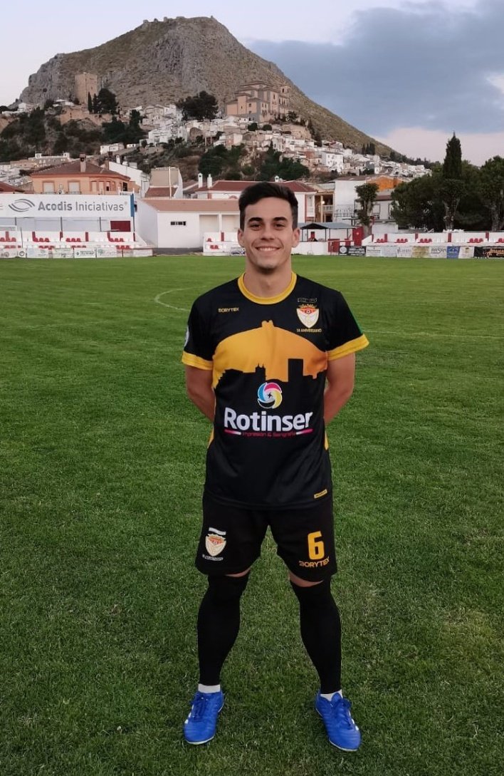 JimenezJaen's tweet photo. Jugar al fútbol ha sido mi vida desde pequeño, pero la lesión lo cambió todo haciéndome ver que ya no era una prioridad. Por eso decidí dar un paso al lado. Gracias de corazón a la afición, compañeros y al club por todo su apoyo y cariño. Siempre seré uno más @MartosClubDptv ♥️🤍 https://t.co/43uKoiIpCh