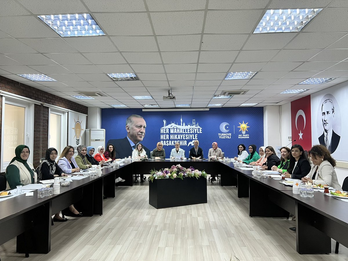 AK Kadın İstanbul (@akkadinistanbul) on Twitter photo Başkanımız <a href="/salihademirer/">Saliha DEMİRER</a> başkanlığında, Genel Merkez Teşkilat Birim Başkanımız <a href="/tulaykaynarca/">Tülay Kaynarca</a> ve Genel Merkez İnsan Hakları Birim Başkanımız <a href="/GercekTekin/">Gerçek Tekin</a>’in katılımlarıyla 3. Bölge İlçe Başkanları Toplantımız gerçekleştirildi.
Teşkilatımızın gücünü ve heyecanını artıran bu Başkanımız <a href="/salihademirer/">Saliha DEMİRER</a> başkanlığında, Genel Merkez Teşkilat Birim Başkanımız <a href="/tulaykaynarca/">Tülay Kaynarca</a> ve Genel Merkez İnsan Hakları Birim Başkanımız <a href="/GercekTekin/">Gerçek Tekin</a>’in katılımlarıyla 3. Bölge İlçe Başkanları Toplantımız gerçekleştirildi.
Teşkilatımızın gücünü ve heyecanını artıran bu