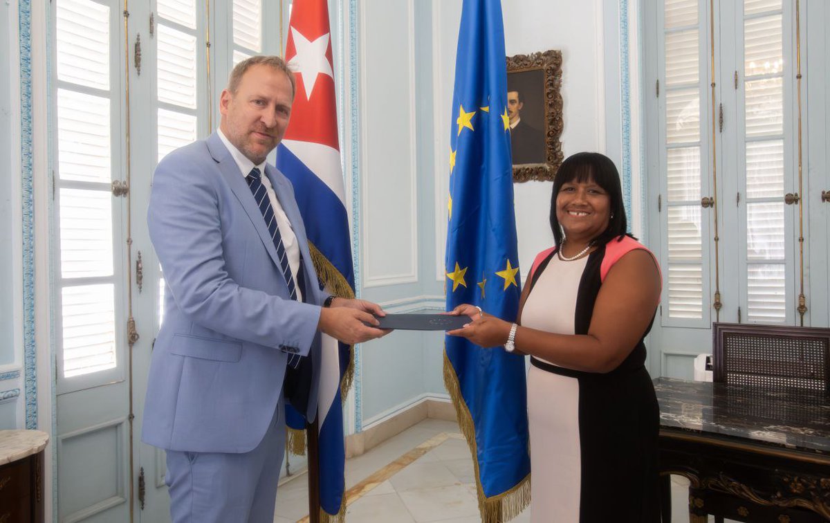 CONAVIL - Empresa de Construcción y Montaje (@conavil_ecm) on Twitter photo En la mañana de éste martes, la viceministra cubana, Anayansi Rodríguez Camejo, recibió las Copias de Estilo del Excmo. Sr. Jens Urban, Embajador de la #UniónEuropea ante la República de #Cuba 🇨🇺.
<a href="/Conavil_ECM/">CONAVIL - Empresa de Construcción y Montaje</a> #LatirAvileño #100AñosConFidel #LaLuchaNoHaCesado En la mañana de éste martes, la viceministra cubana, Anayansi Rodríguez Camejo, recibió las Copias de Estilo del Excmo. Sr. Jens Urban, Embajador de la #UniónEuropea ante la República de #Cuba 🇨🇺.
<a href="/Conavil_ECM/">CONAVIL - Empresa de Construcción y Montaje</a> #LatirAvileño #100AñosConFidel #LaLuchaNoHaCesado