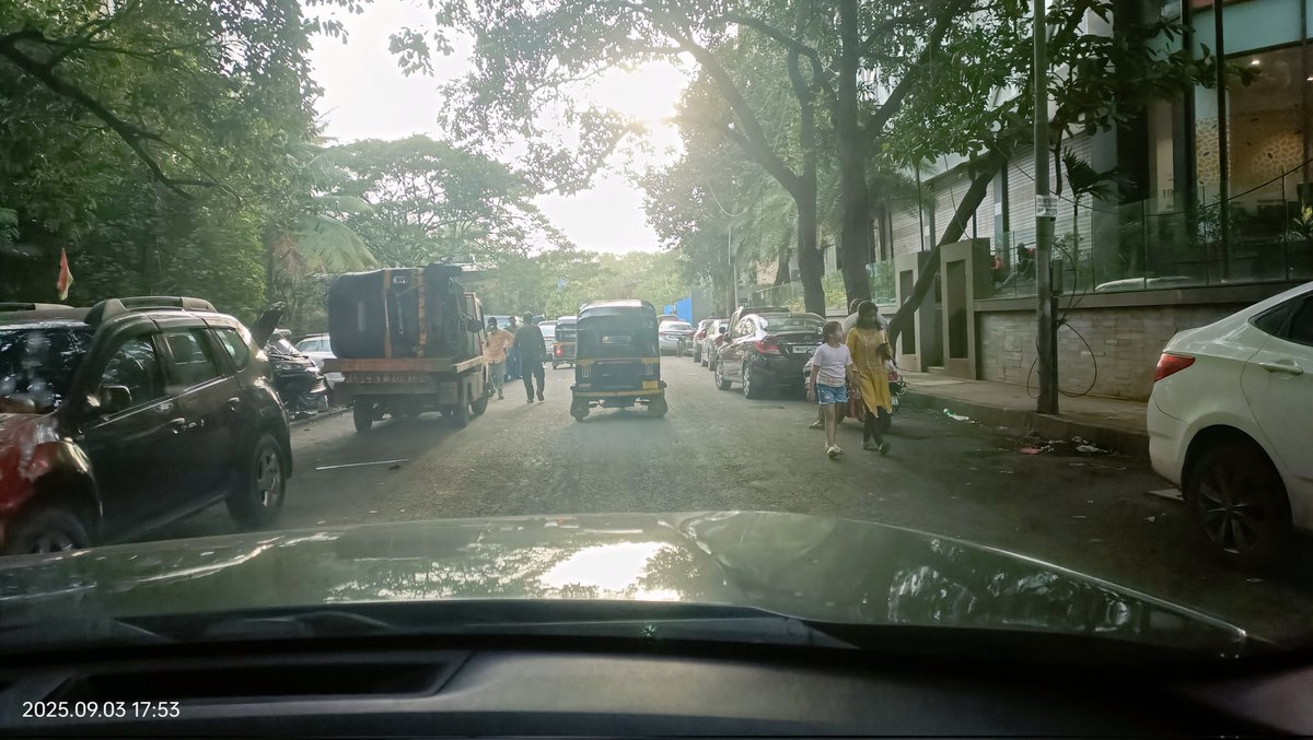 puneet_kabra's tweet photo. @MTPHereToHelp Your Goregaon Traffic division is not working.. see the photos below the problem has not been resolved.. how we can go inside our own building with such nuisance created by Garage owner https://t.co/3CNhtL68mC