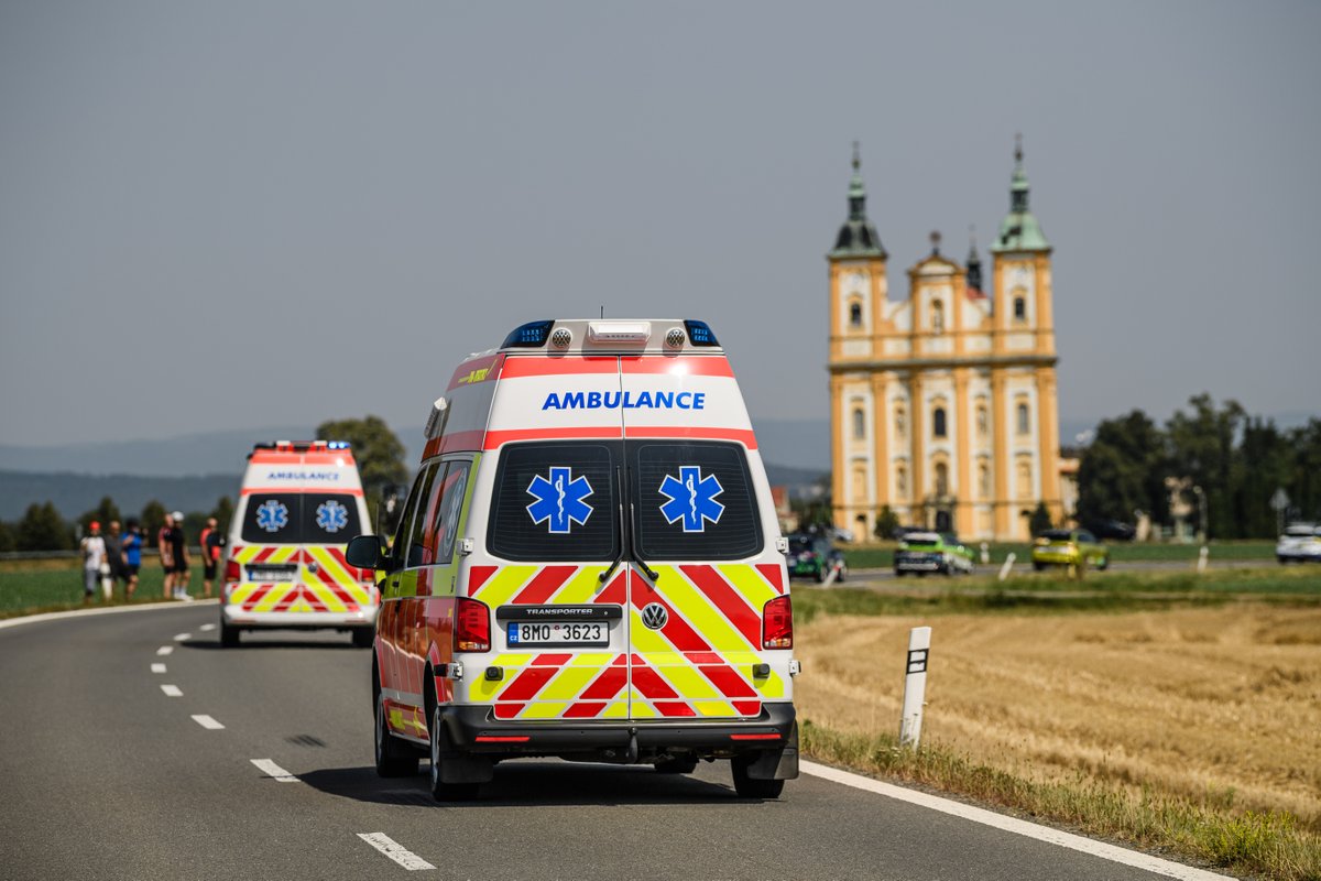 Czech_Tour's tweet photo. Závod takového měřítka jako je Czech Tour by se neobešel bez pomoci na trati.❣️🙏🏼
Děkujeme za zabezpečení DC moto team, Policii České republiky a za zdravotnický dohled Ema Emergency 🚑
Právě oni umožnili hladký průběh a bezpečí cyklistů v rámci všech čtyř etap. 💙 https://t.co/pUx2cckLkp