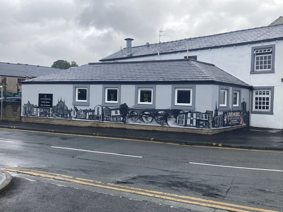Mural on the Castle pub in Clitheroe
#art #mural #pubs #Clitheroe #Ribblevalley