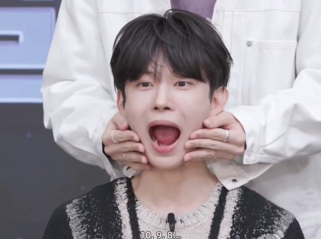nuunng2's tweet photo. 애두라오늘거누가너무기여웠따°•••💘💘 https://t.co/be0NFPdu5v
