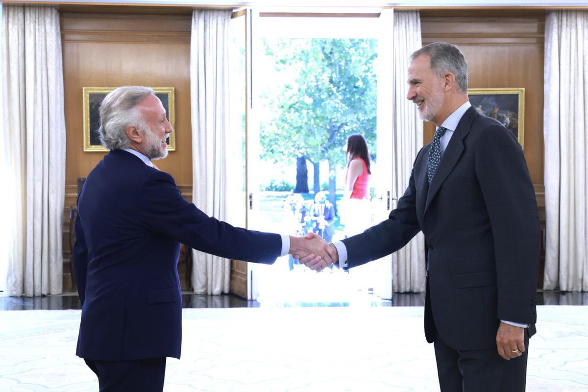 En 2016, Eduardo Inda difundió el llamado “Informe PISA”, un documento falso que vinculaba a Pablo Iglesias con dinero en paraíso fiscal.

En 2018, su panfleto ‘Okdiario’ publicó una ecografía de los hijos de Irene y Pablo, vulnerando la intimidad.

Hoy, junto a Felipe VI. Asco.