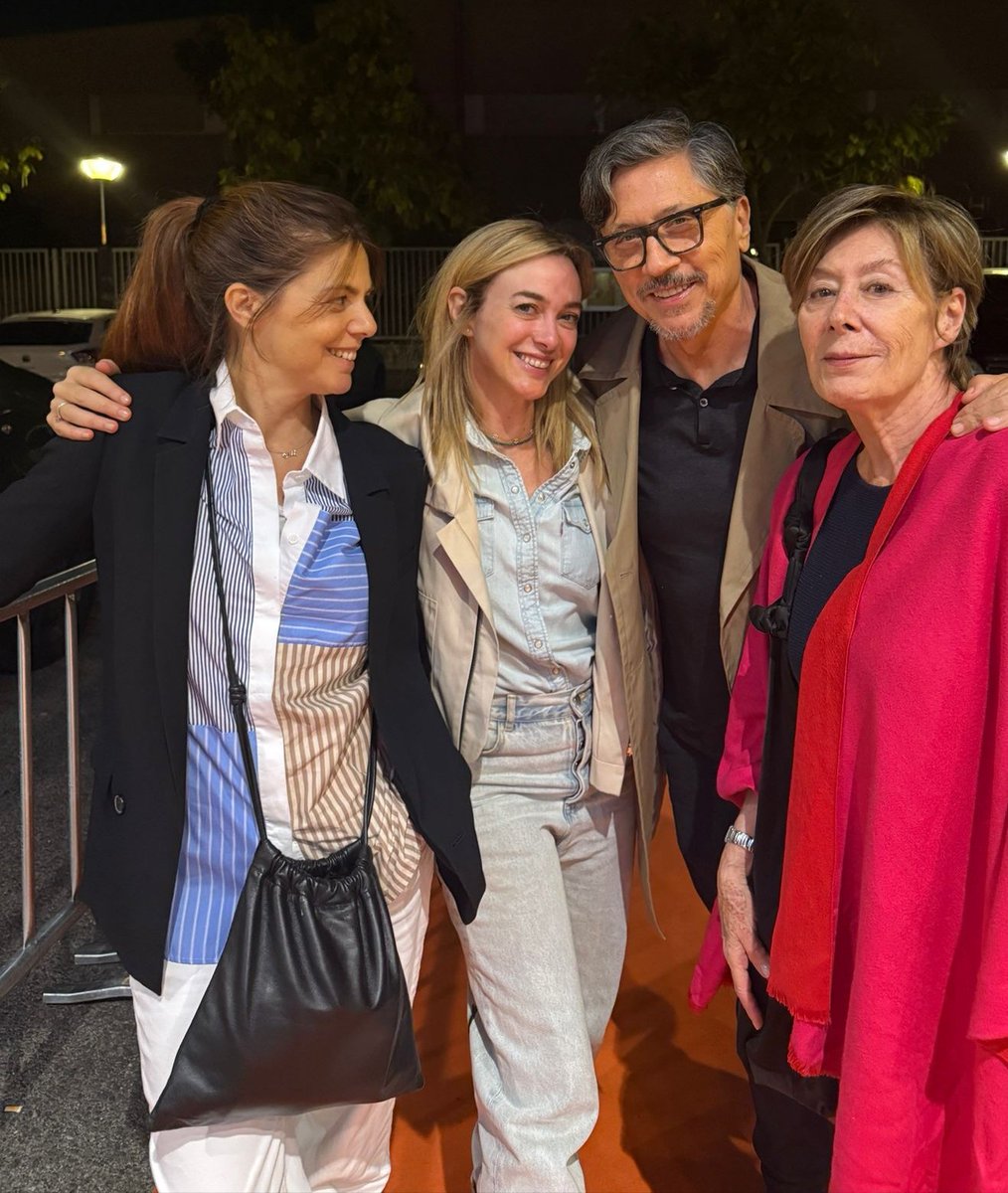 Ya en Festival Vitoria para presentar 
LA AGENCIA. 
💪